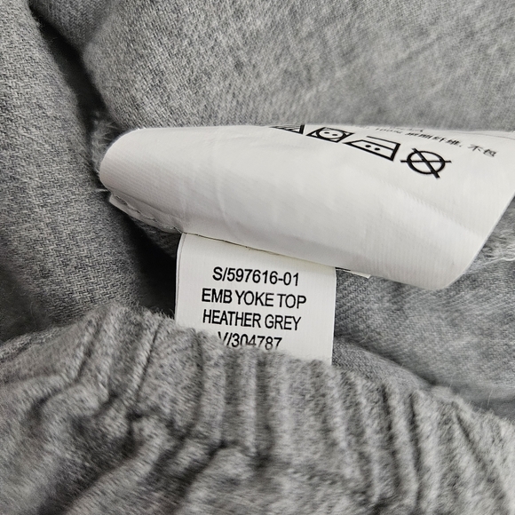 Old Navy Peasant Top Gray Embroidered 3/4 Sleeve V Neck Boho Shirt XS - Picture 8 of 8